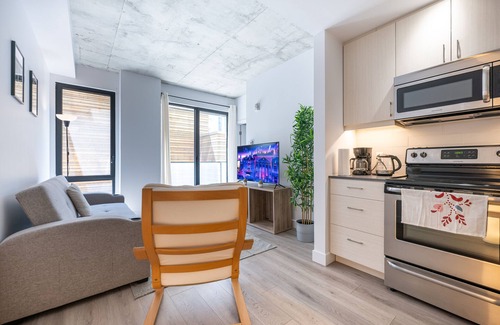 Cite Multimedia Apartment | Spacious 1BR Old Port | 2 Queen Beds + Sofa Bed | Ideal for Groups