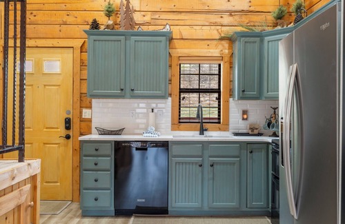 Branson Theater District Cabin | Spacious 2-BD + Loft Retreat in the Heart of Branson-Minutes to Shows, Shopping & Dining