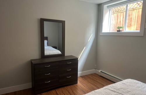 Townline Hill House | Spacious 2 bed 1 bath suit in West Abbotsford