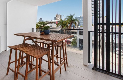Woolloongabba Apartment | Spacious 2-Bed Unit With Balcony Next to The Gabba