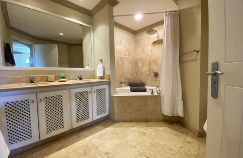 Merlin Bay Resort | Spacious 2 bedroom apartment at Sugar Hill Resort, pools, tennis court