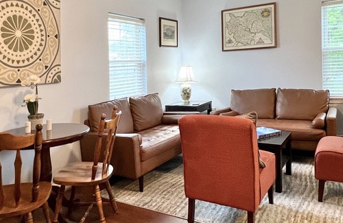 Bolivar Apartment | Spacious 2 bedroom, 2 bath, full kitchen, centrally located