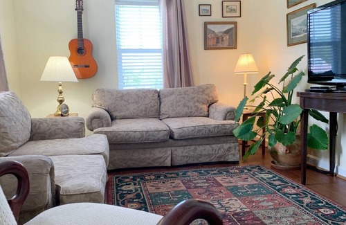 Bolivar Apartment | Spacious 2 bedroom, 2 bath, full kitchen, centrally located