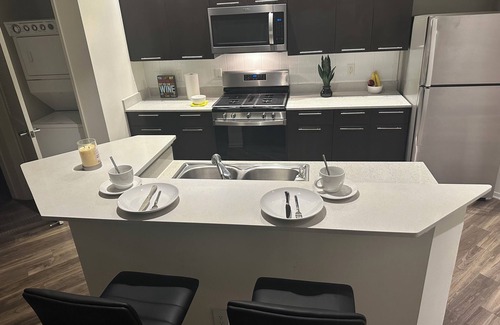 Old Pasadena Apartment | Spacious 2-Bedroom Apartment in the heart of Hollywood California.