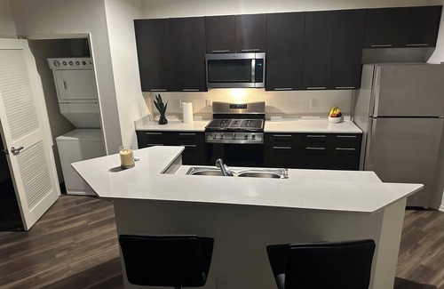 Old Pasadena Apartment | Spacious 2-Bedroom Apartment in the heart of Hollywood California.