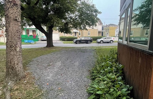 Utica Apartment | Spacious 2-bedroom apartment with AC, WiFi in Utica