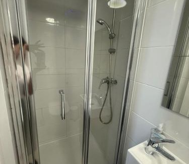 Fulham Broadway Apartment | Spacious 2 Bedroom Flat In Heart of London!