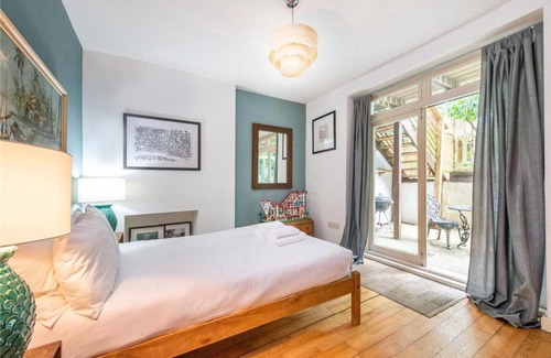 Cantelowes Apartment | Spacious 2 Bedroom Flat Near Camden Town with Garden