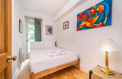 Cantelowes Apartment | Spacious 2 Bedroom Flat Near Camden Town with Garden