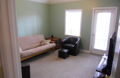 Raymond House | Spacious 2 Bedroom Summer Home on Picturesque Panther Pond