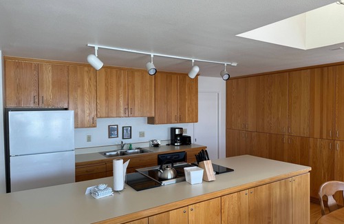 Newport Apartment | Spacious 2-Bedroom Townhome with Balcony & Marina
