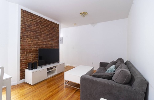 Upper East Side Apartment | Spacious 2 BR on Upper East Side