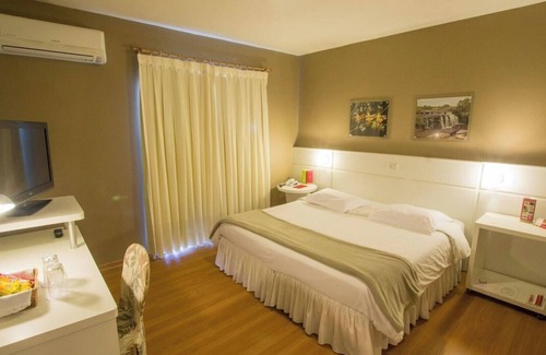 Jaguariaiva Hotel | Spacious 2 Double Room w/ Views of Forests, Canyons & Access to Waterfall Trails