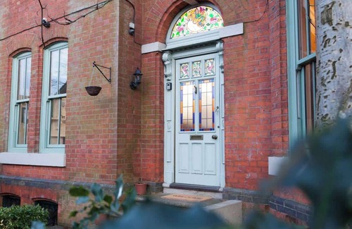 Manchester Villa | Spacious 220sqm House 10-min Dr City Ctr/Heaton