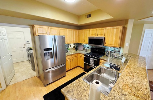 North Las Vegas Condo | Spacious 2bd/2ba Condo With Pool and Fitness Center
