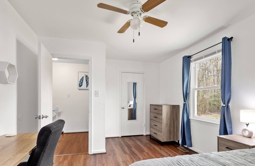 Hopewell House | Spacious 2BR 1.5 Bath townhouse