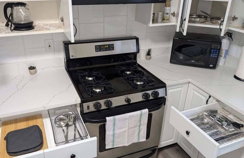 North Bergen Apartment | Spacious 2BR | 15m to Times Square | Free Parking