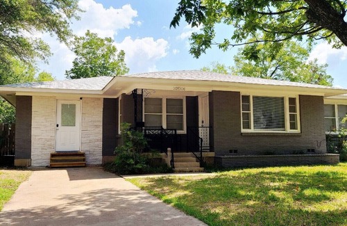 Temple Apartment | Spacious 2BR Duplex | Near Baylor Scott & White