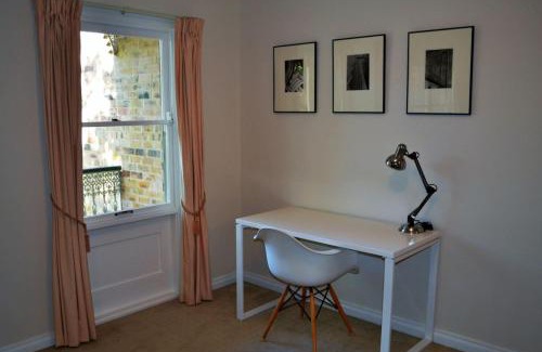 Reid Apartment | Spacious 2BR Heritage a few metres from the City - Hosted by Canstay