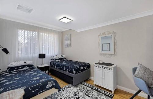 The Entrance Apartment | Spacious 2BR near The Entrance Beach - 7Min Walk!
