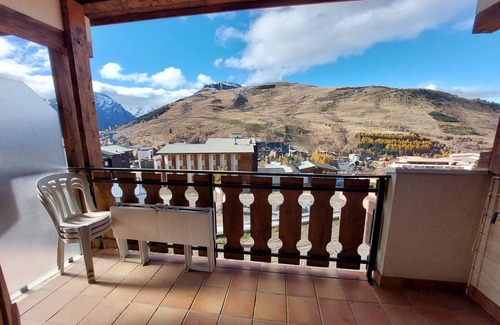 Mont-de-Lans Apartment | Spacious 2P with balcony, close to slopes, pets allowed