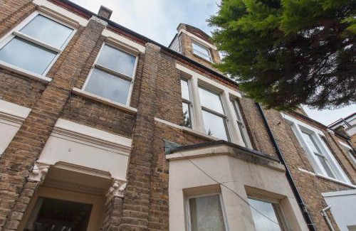 Queen's Park Apartment | Spacious 3 Bed Apartment, NW6