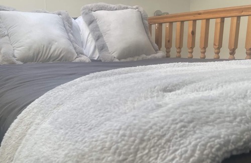 Reading House | Spacious 3 bed in Reading Centre With Parking!