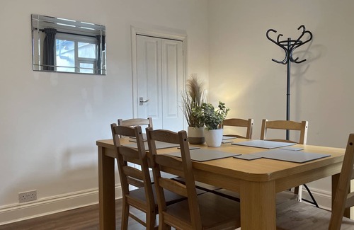 Reading House | Spacious 3 bed in Reading Centre With Parking!