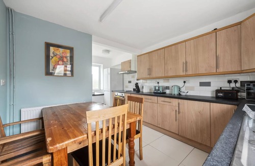 Littlemore House | Spacious 3 Bed Semi Detached House in Oxford for Upto 7 Guests