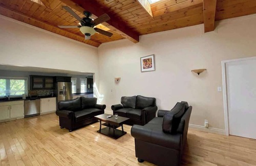 Bobcaygeon House | Spacious 3-Bedroom Main House in Bobcaygeon #12