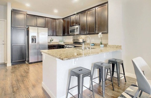 Twin Lakes House | Spacious 3 Bedroom,10 mins to downtown Denver, 25 mins to Boulder w/ WFH setup