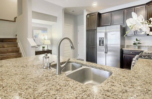 Twin Lakes House | Spacious 3 Bedroom,10 mins to downtown Denver, 25 mins to Boulder w/ WFH setup