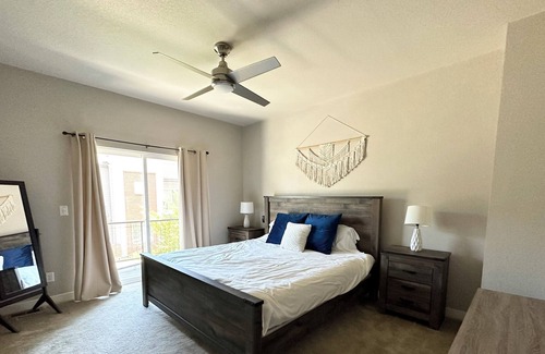 Twin Lakes House | Spacious 3 Bedroom,10 mins to downtown Denver, 25 mins to Boulder w/ WFH setup