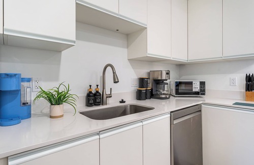 Little Ranches Apartment | Spacious 3-bedroom apartment with AC, fitness room in delightful Hollywood