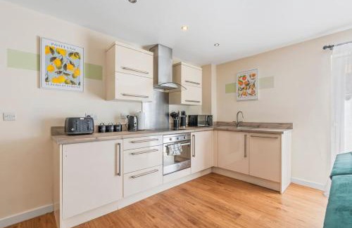 Leicester City Centre Apartment | Spacious 3-Bedroom Flat, Family-Friendly, Central Location, Fast Wi-Fi, Guests 7