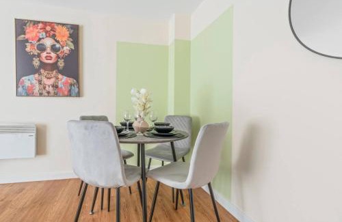 Leicester City Centre Apartment | Spacious 3-Bedroom Flat, Family-Friendly, Central Location, Fast Wi-Fi, Guests 7