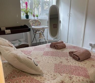 Somers Town Apartment | Spacious 3 Bedroom Flat in Central London