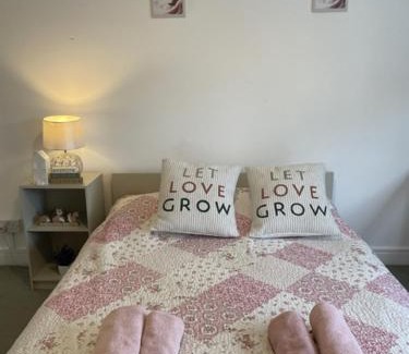 Somers Town Apartment | Spacious 3 Bedroom Flat in Central London