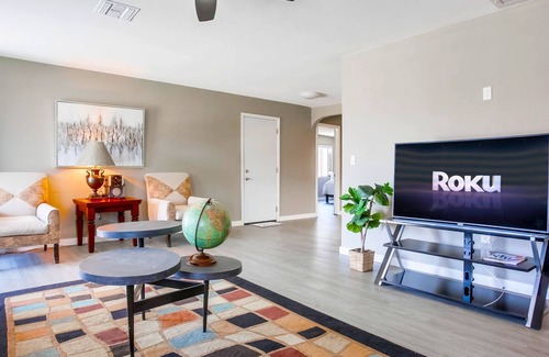 Bay Ho House | Spacious 3-Bedroom Home w Garage, Back Yard & Baby Crib. Available Now!