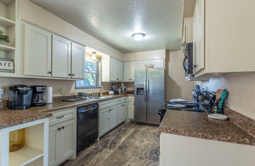 Del City House | Spacious 3-Bedroom Home - Pet Friendly with Fenced Backyard