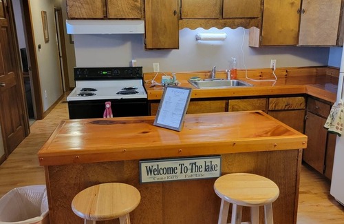 Portage Lake House | Spacious 3-bedroom house with private access to the lake