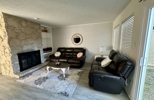 West Arlington House | Spacious 3BD 2.5BA FreeWiFi Parking 3.4 miles to AT&T Stadium, 17 mi to DFW Intl