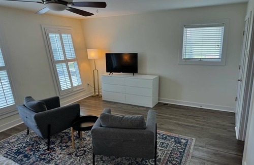 Near Northside Condo | Spacious 3BR 3BA above Brewery, Pizza Shop & Arcade 5 mins to DT Indy