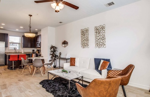 North University House | Spacious 3BR CozySuites in Central Austin by UT 01