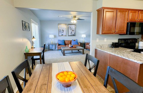 Business District Apartment | Spacious 3BR Oasis Rainshower Mins to Downtown
