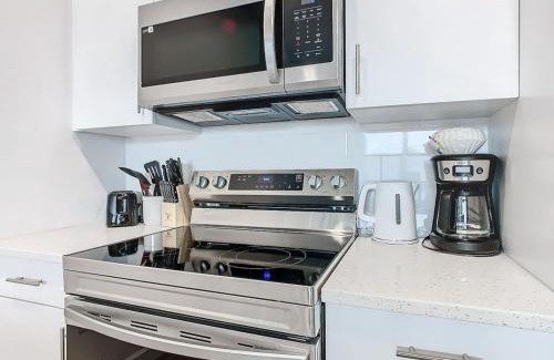 Loughman House | Spacious 3BR plus Den with Hot Tub, Near Disney