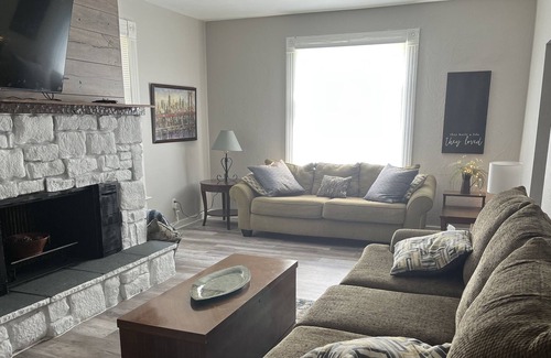 Canton Apartment | Spacious 3BR w/Fenced in Yard & Parking