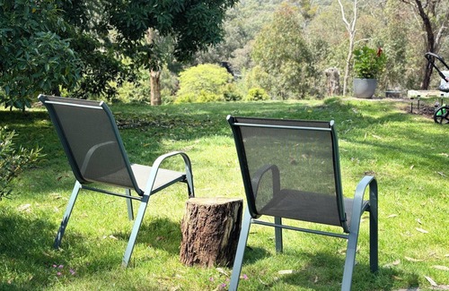 North Warrandyte House | Spacious 4 Bedroom Hilltop Home with Treetop Views near Yarra Valley