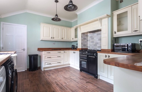 Handsworth House | Spacious 4 Bed House in Birmingham, Suitable for Contractors
