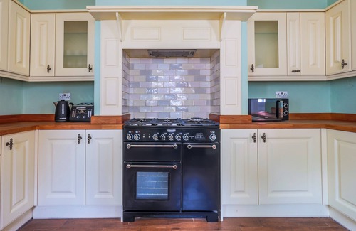 Handsworth House | Spacious 4 Bed House in Birmingham, Suitable for Contractors